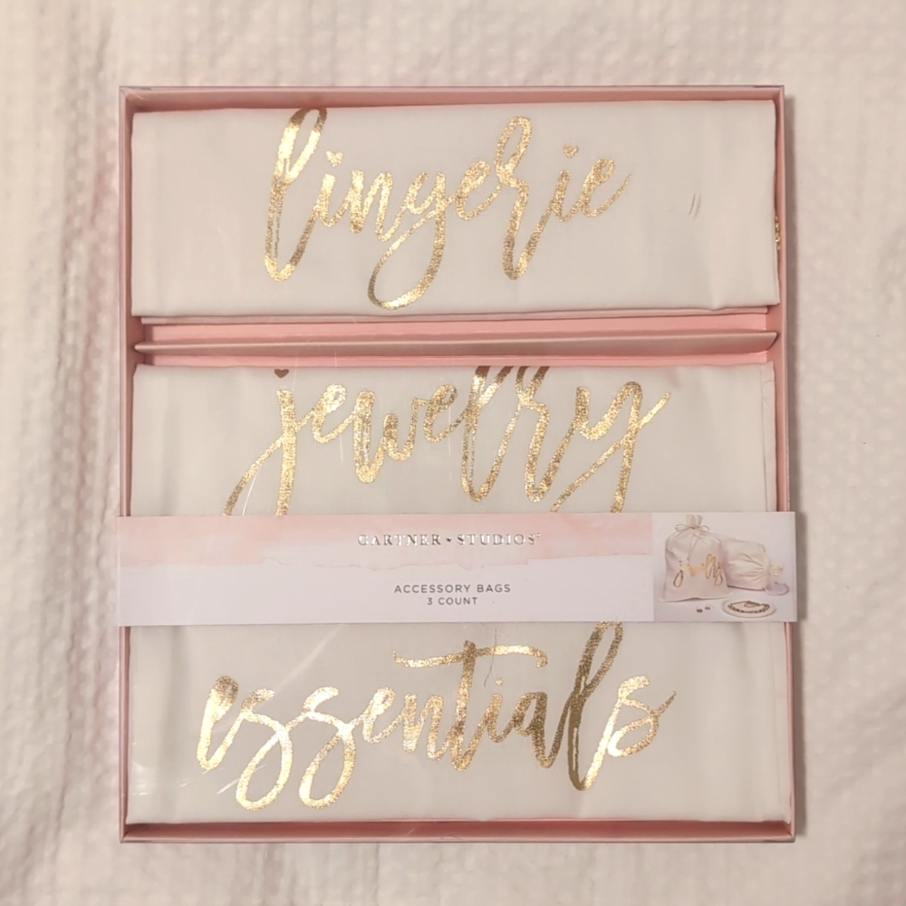 NWT Travel Accessory Bags